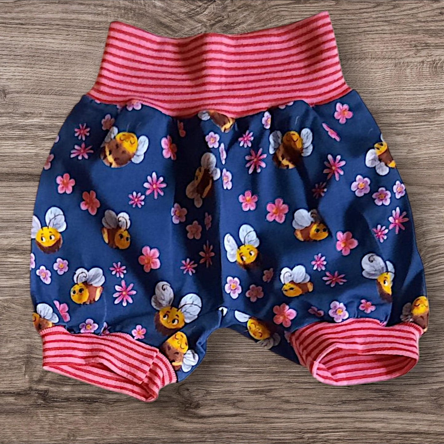 Größe 80/92, Kurze Hose, Pumphose, Jersey, Hummeln, Bienen, Blumen