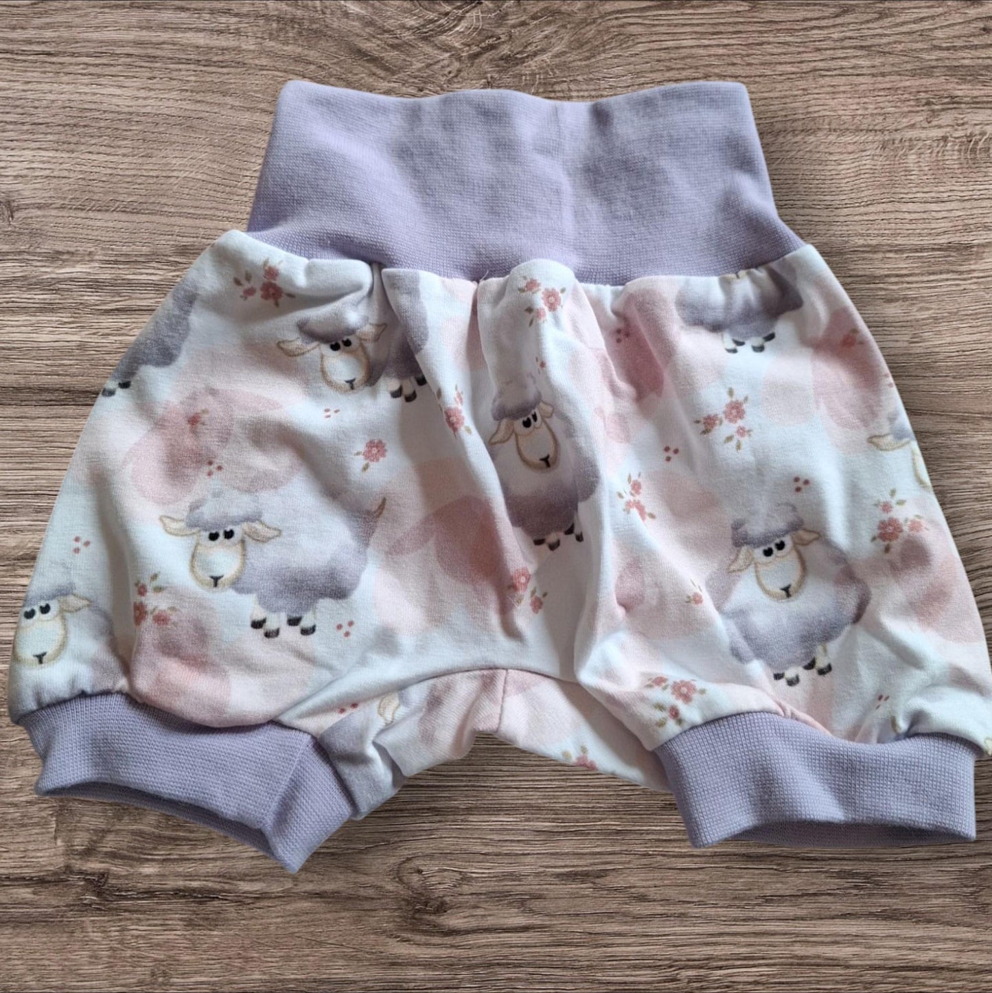 Größe 56-62 Kurze Hose, Pumphose, Jersey, weiß, rosa, Schafe, Schäfchen