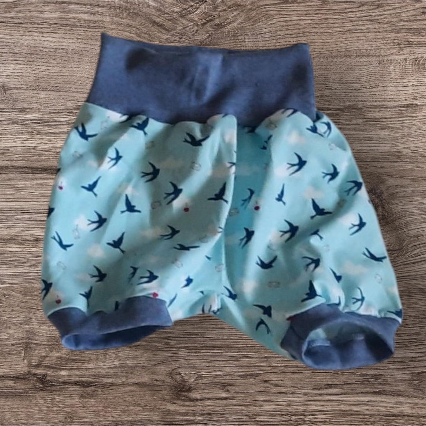 Größe 80/92 kurze Pumphose, blau Vögel