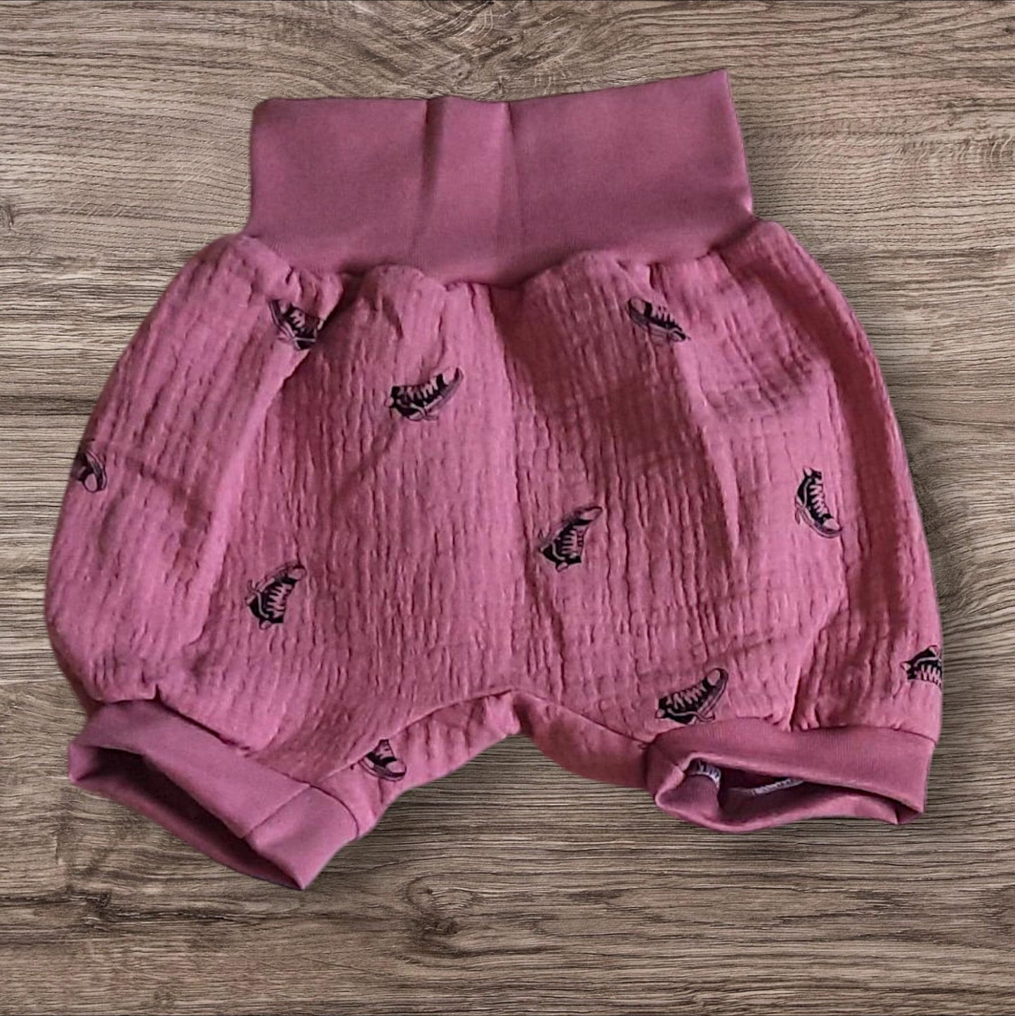 Größe 98/104, Kurze Hose, Pumphose, Musselin, pink, Schuhe