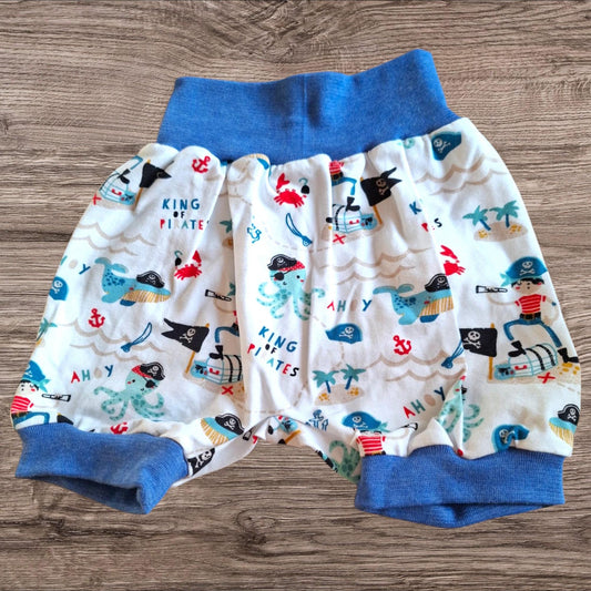 Größe 98/104, Kurze Hose, Pumphose, Jersey, weiß, blau, maritim, piraten, Wale, ahoy