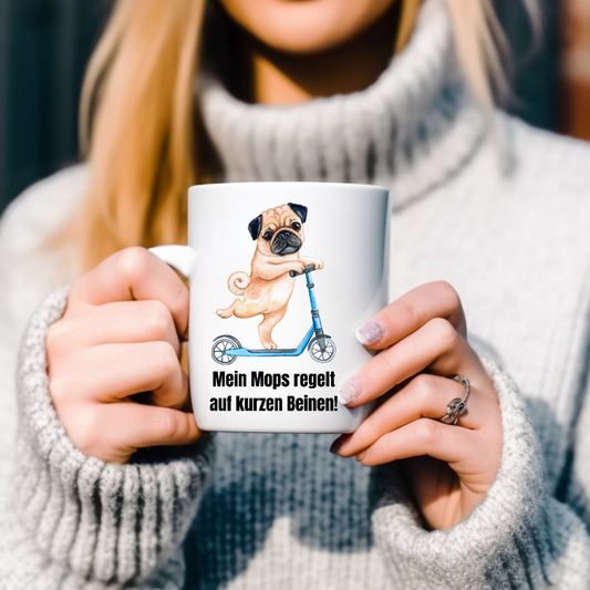 Mein Mops regelt auf kurzen Beinen. - Tasse glossy